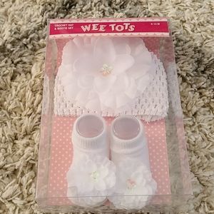 NWT Crochet Hat + Bootie Set 0-12 Months